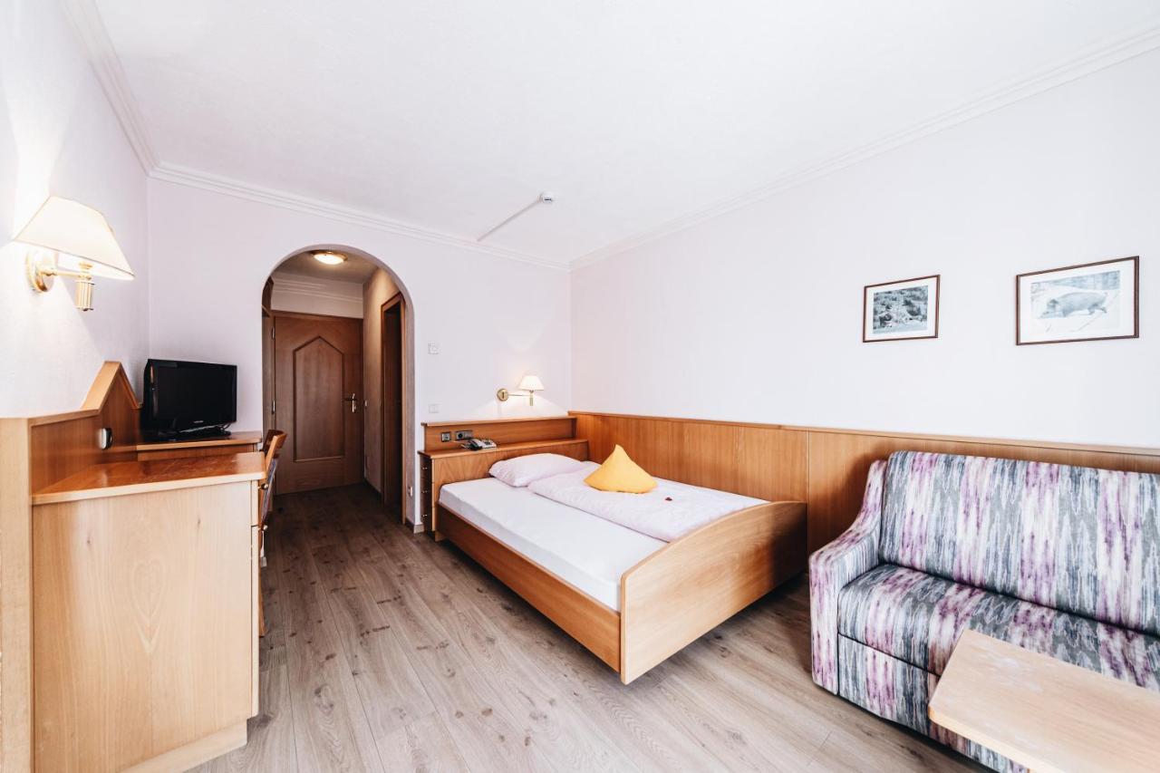 Hotel Ranuimuellerhof Funes  Exteriör bild